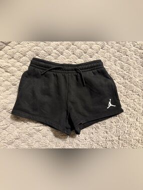 Girls Jordan Black fleece shorts